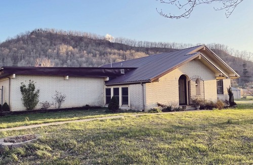 Stanton Casa | Morning View Ranch- Red River Gorge- Indoor Pool open March-Nov. Pet friendly.