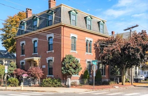 Parkside Casa | Morrill Mansion Inn | 1 | Self Check In | Parking