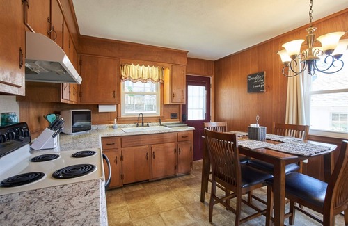 Blowing Rock Cabaña | Morris Street Cottage 2BR/1BA, New Central AC!