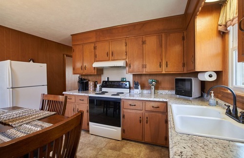 Blowing Rock Cabaña | Morris Street Cottage 2BR/1BA, New Central AC!
