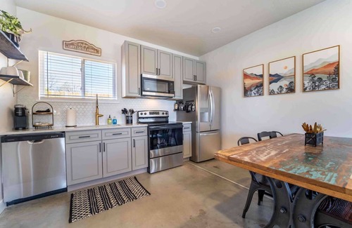 Morrison Casa | ‼️Morrison Getaway‼️ - 2BR House, BBQ , Free Parking