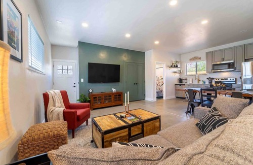 Morrison Casa | ‼️Morrison Getaway‼️ - 2BR House, BBQ , Free Parking