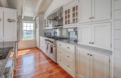 Edgartown Casa | Morse Ferry House - Deluxe Waterfront home on Edgartown Harbor w lighthouse view