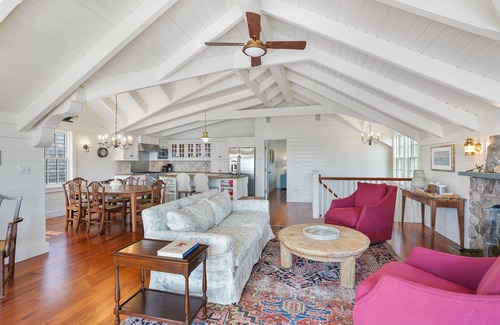 Edgartown Casa | Morse Lighthouse-Waterfront home in Edgartown