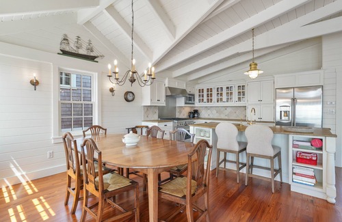Edgartown Casa | Morse Lighthouse-Waterfront home in Edgartown