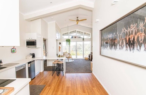 Orange Apartamento | Mortimer's Wines' Loft│Luxurious Vineyard Retreat