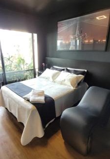 Vila Suzana Apartamento | Morumbi, Apartamento Pub, SPA com hidromassagem, PISCINA Aquecida PRIVATIVA, LAREIRA, tudo que você precisa para descansar, trabalhar ou realizar aquela comemoração! Com total conforto e PRIVACIDADE! O Apt Nota 10 de SP!