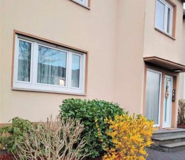 Karthause Apartamento | Mosel Ferienwohnung 3-Zimmer Garten Balkon Free Parking Netflix Premium Disney Premium