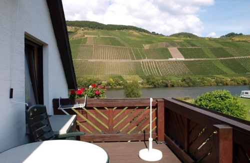 Losnich Apartamento | Moselstrand 2 uniquely beautiful location directly on the Moselle, on the Moselle cycle path g