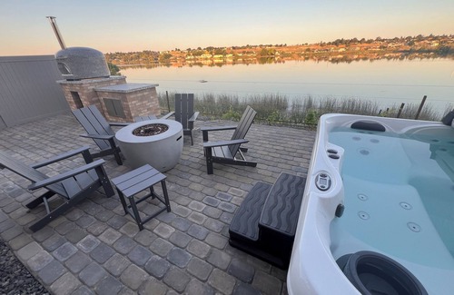 Moses Lake Casa | Moses Lake Vineyard Retreat-Waterfront Escapism