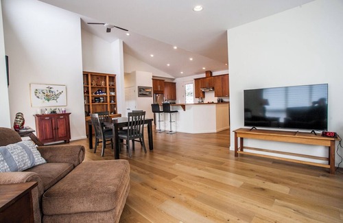 Mosier Casa | Mosier River View- 2 Bedrooms, 1.5 Bathrooms - Sweeping Panoramas