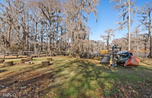 Uncertain Casa | Moss Stone Lodge With Canoes, Caddo Shores Cabins