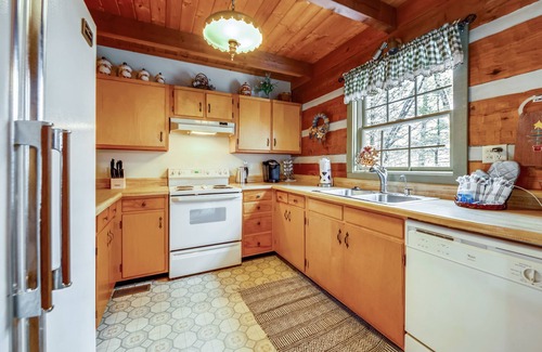 Gatlinburg - Pigeon Forge Cabina | Mossie Oak Cabin 2 Bedroom Cabin by RedAwning