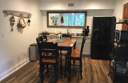 Gainesville Casa | ¡El lugar más Primo en Lanier - Diversión y ubicación familiar, ubicación, ubicación!