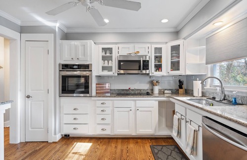 Raleigh Casa | Most Sought-After Area! 4-BR w/ Gym & Fire Pit!