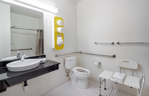 Midtown Anchorage Hotel | Motel 6 Anchorage, AK - Midtown