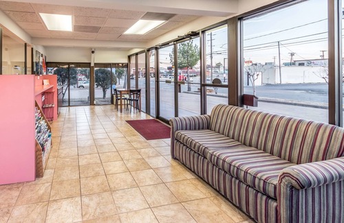 Central Arlington Hotel | Motel 6 Arlington, TX - UTA