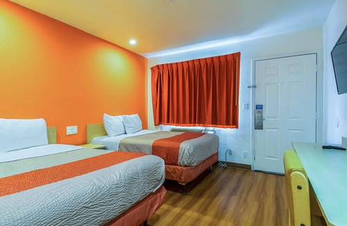 Oildale Hotel | Motel 6 Bakersfield, CA - Airport