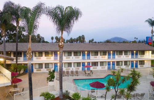 Camarillo Hotel | Motel 6-Camarillo, CA