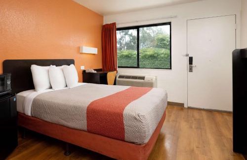 Camarillo Hotel | Motel 6-Camarillo, CA