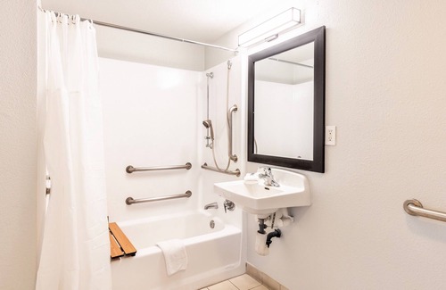 Aviara Hotel | Motel 6 Carlsbad, CA - East
