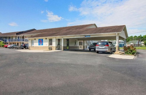 Charles Town Hotel | Motel 6-Charles Town, WV