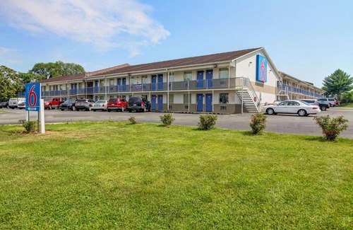 Charles Town Hotel | Motel 6-Charles Town, WV