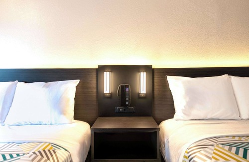 Charlotte Hotel | Motel 6 Charlotte, NC - Coliseum
