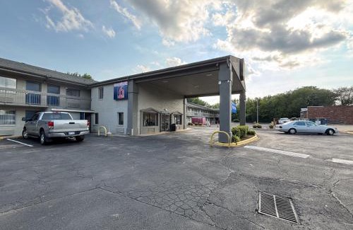 Paw Creek Hotel | Motel 6 Charlotte, NC Northlake