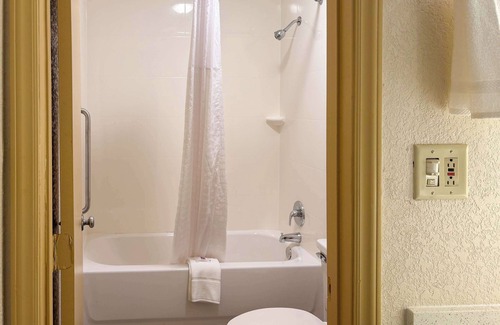 Paw Creek Hotel | Motel 6 Charlotte, NC - Northlake