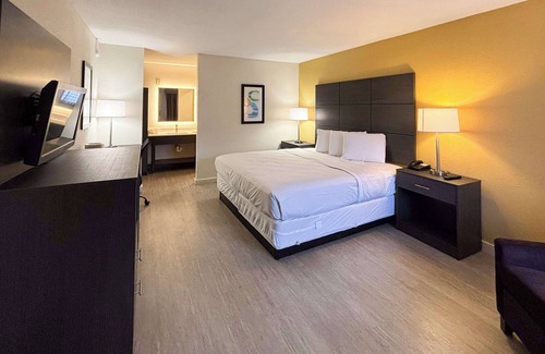 Paw Creek Hotel | Motel 6 Charlotte, NC - Northlake