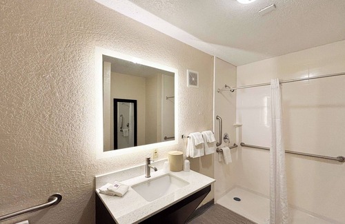 Paw Creek Hotel | Motel 6 Charlotte, NC - Northlake