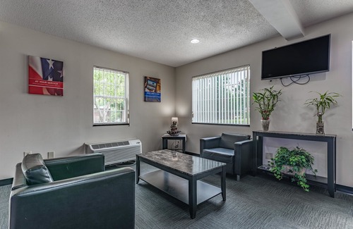 Sugar Creek Hotel | Motel 6 Charlotte, NC - University
