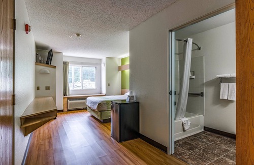 Sugar Creek Hotel | Motel 6 Charlotte, NC - University