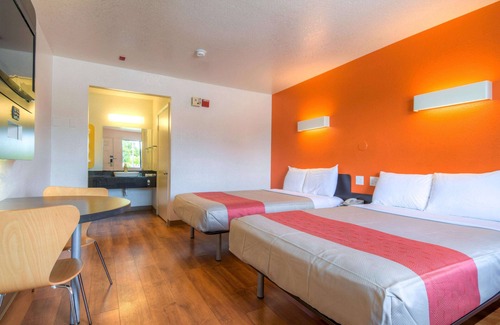 Lincoln Acres Hotel | Motel 6 Chula Vista, CA - San Diego