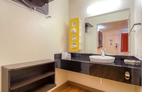 Lincoln Acres Hotel | Motel 6 Chula Vista, CA - San Diego