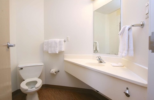 Burlington Hotel | Motel 6 Colchester, VT - Burlington