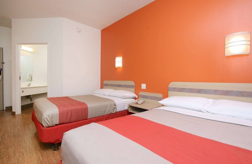 Burlington Hotel | Motel 6 Colchester, VT - Burlington