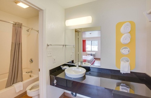 Columbus Hotel | Motel 6 Columbus, OH - West