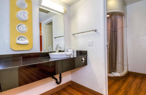 Corona Hotel | Motel 6 Corona, CA