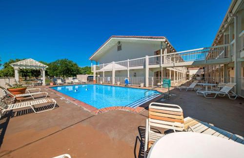 Farmers Branch Hotel | Motel 6-Dallas, TX - Farmers Branch