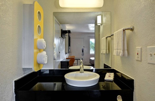 Dania Beach Hotel | Motel 6 Dania Beach