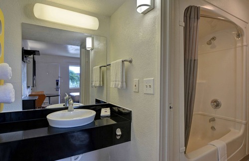Dania Beach Hotel | Motel 6 Dania Beach