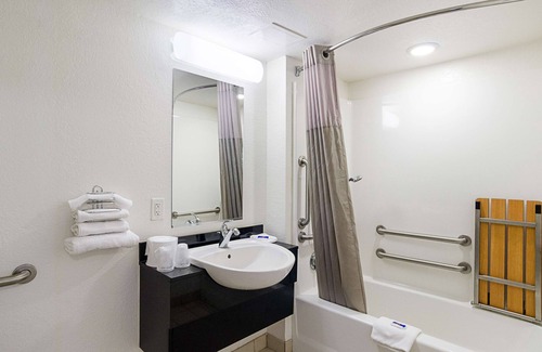 Regis Hotel | Motel 6 Denver, CO – Downtown