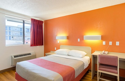 Regis Hotel | Motel 6 Denver, CO – Downtown