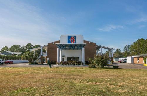 Dothan Hotel | Motel 6-Dothan, AL