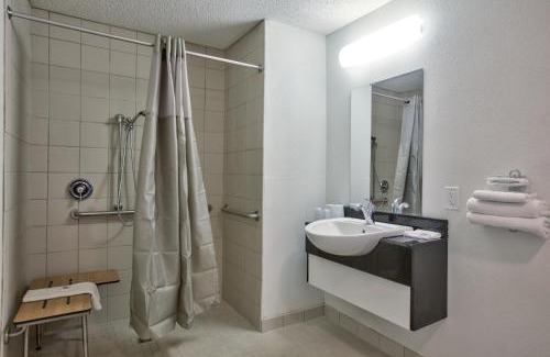 Dothan Hotel | Motel 6-Dothan, AL
