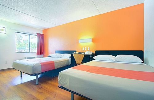 East Brunswick Hotel | Motel 6 East Brunswick, NJ