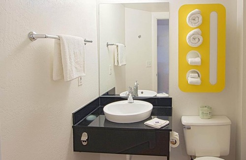 East Brunswick Hotel | Motel 6 East Brunswick, NJ
