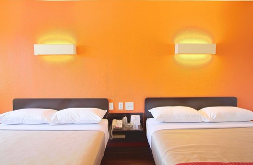 East Brunswick Hotel | Motel 6 East Brunswick, NJ